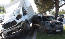 Maltepe'de zincirleme kaza: 1 yaralı, kamyonet cipin üzerine asılı kaldı! Trafik kilitlendi
