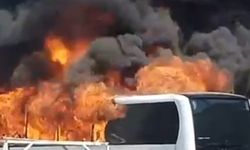 Antalya'da korkutan yangın: Park halindeki otobüs küle döndü