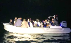 Datça açıklarında arızalanan lastik bottaki 27 düzensiz göçmen kurtarıldı