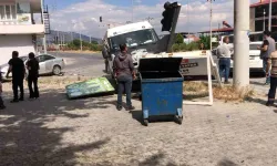 Aydın Buharkent'te minibüs durağa daldı! Yaralı yok, minibüs durağı hasarlı