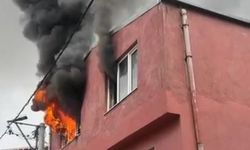 Bursa'da korkutan yangın: 3 katlı binada ev yanıp kül oldu!