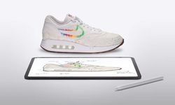 iPad lansmanında dikkat çeken detay: Tim Cook'un özel Nike ayakkabıları göz kamaştırıyor!