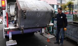 CHP'li Başkan'dan örnek hareket: İşçilerle çöp topladı!
