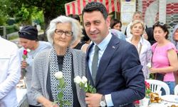 Bayraklı Belediye Başkanı İrfan Önal, Anneler Günü Etkinliğinde Annelerle Buluştu!