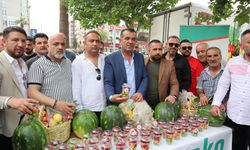 Denizli'de örnek olay: 2 bin kişiye ücretsiz meyve dağıtıldı!