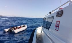 Dikili'de sahil güvenlik görevde: 22'si çocuk 60 düzensiz göçmen kurtarıldı!