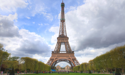 Eyfel Kulesi: Paris'in Işıltılı Simgesi