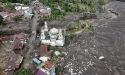 Endonezya'daki sel ve toprak kaymasında bilanço ağırlaşıyor: Can kaybı 67'ye yükseldi!