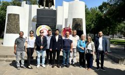 Diyarbakır'da Cumhuriyet Halk Partisi'nden Atatürk anıtına ziyaret: "Cumhuriyeti sonsuza dek yaşatacağız"