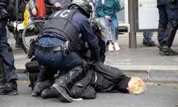 Paris'te 1 Mayıs gergin anlara sahne oldu: Yaralılar ve gözaltılar var!