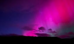 SONDAKİKA : Güneş patlamasının etkileri görülmeye başladı: Yeni Zelanda, kutup ışıklarının etkisi altında!