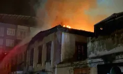 Hatay'da 200 yıllık tarihi ahşap bina yangında yanarak kül oldu!