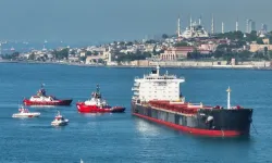 Kurtarma ekipleri müdahalede: Haydarpaşa'daki karaya oturan gemi kurtarıldı!