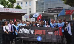 İzmir'de eğitimciler öğretmen cinayetini protesto etti: "Eğitimde şiddete hayır!"