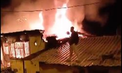 İzmir'de korkutan yangın: Şarj aletinden çıkan yangın evi küle çevirdi!