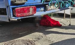 İzmir Halkapınar'da feci kaza: 74 yaşındaki kadın tırın altında kalarak hayatını kaybetti!