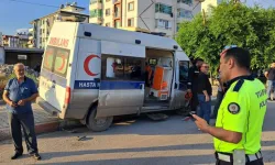 Hatay'da ambulans ve iki otomobil kaza yaptı: Yaralılar hastaneye kaldırıldı