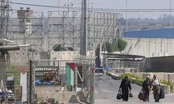 İsrail sonunda Gazze Şeridi’ne insani yardımların girişini artırmak için Erez Sınır Kapısı’nı açtı