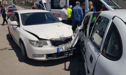 Karabük'te iki otomobil kafa kafaya çarpıştı: 4 yaralı!