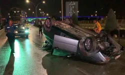 Karaman'da yağmurda devrilen araba kazası: Sürücü yaralandı!