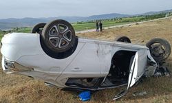 Karamanlı'da kontrolden çıkan otomobil takla attı: 1'i çocuk 3 yaralı