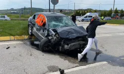 Kocaeli'nde feci kaza: 2 araç çarpıştı 3 kişi yaralandı!