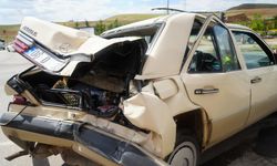 Kırıkkale'de tır ile otomobil çarpıştı: Sürücü ve yolcu yaralandı!