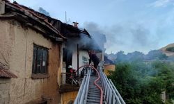 Malatya’da kerpiç evde yangın: 2 kişi dumandan etkilendi!