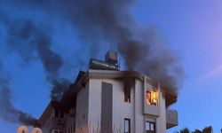 Manavgat'ta hastane lojmanında yangın: Personeller pijamalarla sokağa döküldü!