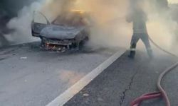 Mersin'de korkutan kaza: Seyir halindeki araba cayır cayır yandı!