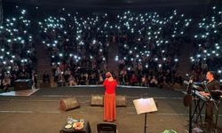 Nazan Öncel Adana Konserinde Yine Ayakta Alkışlandı!