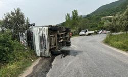 Orhangazi'de korkunç kaza: Kontrolünü kaybeden kamyon devrildi!