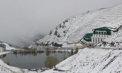 Palandöken'de Mayıs ayında yağan kar yağışı ulaşımı etkiledi
