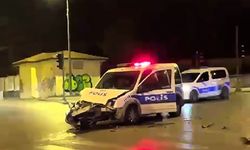 Polis arabası karıştığı kaza kameralara yansıdı