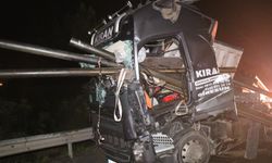 Sakarya'da dehşet| Demir borular tırın ön camından çıktı: 2 ölü, 1 yaralı!