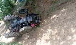 Sakarya'da trajedi: Devrilen traktör altında alan kadam hayatını kaybetti!