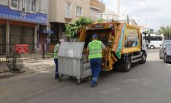 Turgutlu'da sıcak havalara karşı çöp konteynerleri dezenfekte ediliyor!
