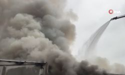 SONDAKİKA: Uşak'ta tekstil fabrikasında yangın! Ekipler müdahale ediyor