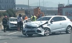 Kocaeli'de zincirleme kazada 2 yaralı! Arıza yapan taksiyle çarpıştılar