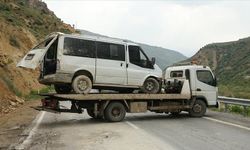 Hakkari'de tanker kazası minibüste panik yarattı: 9 yaralı