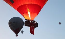 19 Mayıs coşkusu Kapadokya'da: Bayraklı balonlar gökyüzünü süsledi!