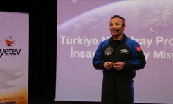 Alper Gezeravcı uzay yolculuğunu Yenidoğu öğrencilerine anlattı!