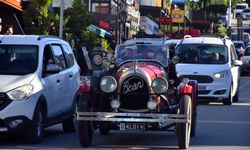 Klasik otomobille dünya turunda Trabzon'da takılı kaldılar