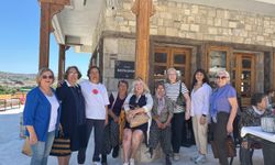 Öncü köye kadınlardan tam not: Urla Bademler Sanat Köyü, İzmir’deki kadın kuruluşlarının temsilci ve üyelerine tanıtıldı