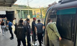 SONDAKİKA : Marmaray'da genç kadın trenin önüne atlayarak intihar etti!