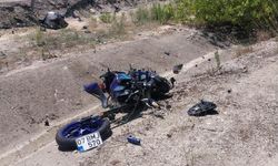 Isparta-Antalya yolunda feci kaza: Motosiklet sürücüsü ve yolcusu hayatını kaybetti!