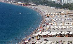 Kurban Bayramı'nda Antalya sahilleri doldu taştı