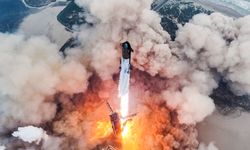 SpaceX'in Starship roketi tarihi başarıya imza attı: İlk kez yumuşak iniş gerçekleştirdi
