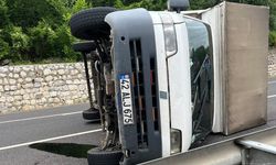 Bursa’da kamyonet devrildi : 3 kişi yaralandı!