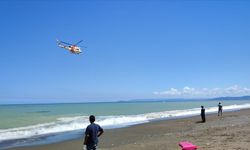 Çayağzı Plajı'nda dehşet anları: Aile boğulma tehlikesi geçirdi, 16 yaşındaki çocuk kayıp!